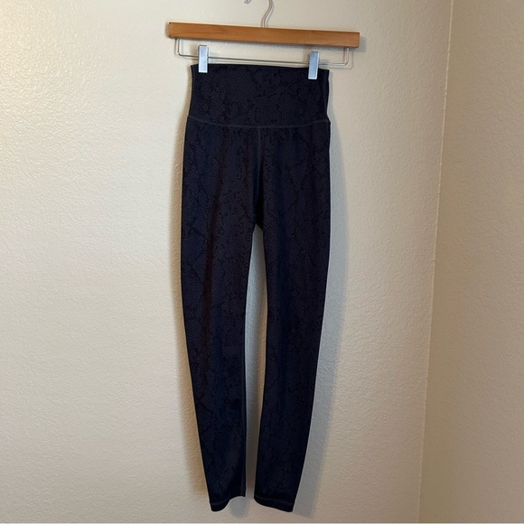 All Fenix Women’s Python Charcoal Swifty High Waist 7/8 Leggings, Size X-Small - Picture 1 of 8